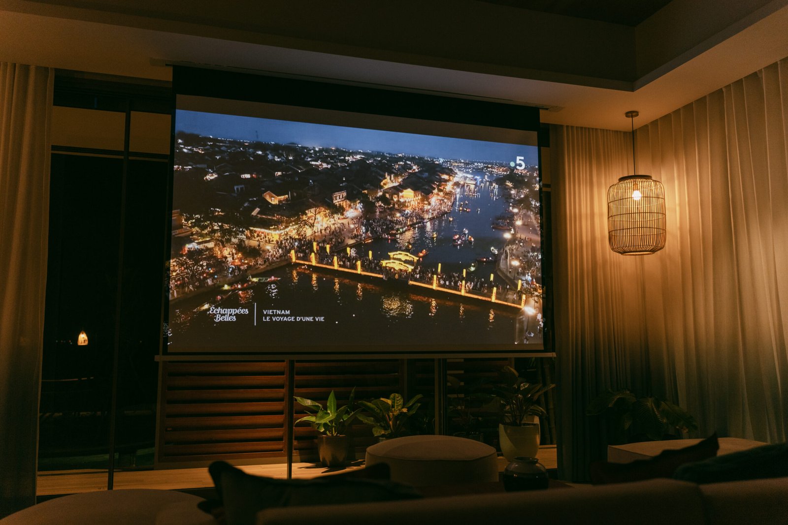 Living Room Slider Image 6